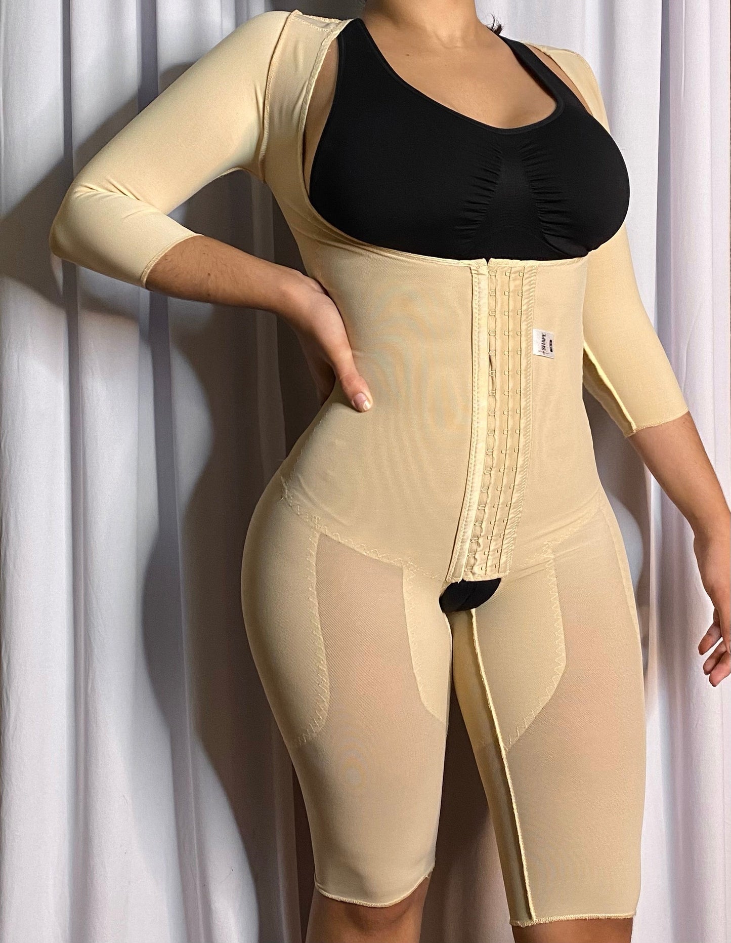 Faja short talle alto con mangas para aumento de glúteos